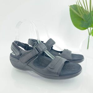 Aravon Sandals Women's 8 AA Katy Casual Strappy Slingback Black Leather